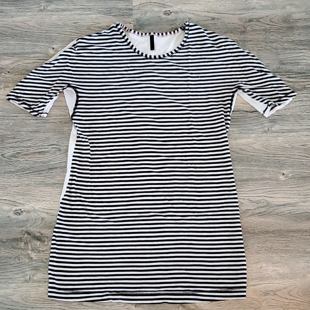 Lululemon tee 4 black white stripe